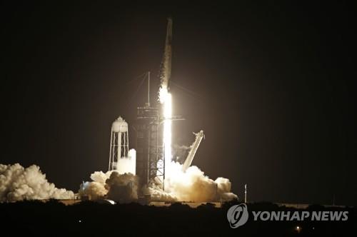 스페이스X 우주 관광선 발사 성공…사흘간 첫 지구궤도 여행