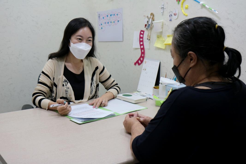 '발달장애' 세 모자 6년간 보살펴준 女상담치료사