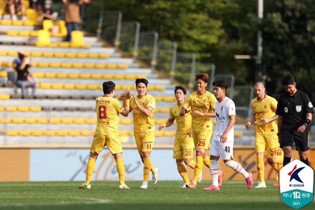 '주민규 PK로 15호골' 제주, 광주와 극적 무승부