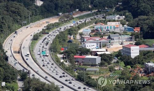 "한가위만 같아라"…코로나 감염 우려 속 명절 연휴 분위기 물씬