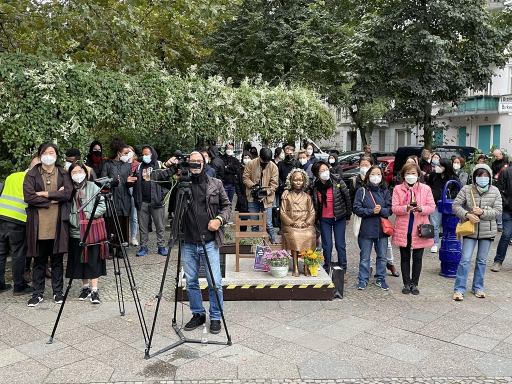 "베를린 평화의 소녀상 계속 머물러야"…영구존치 촉구 집회