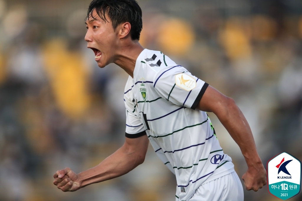 '송민규 결승골' 전북, 광주에 2-1 신승…일단 울산 추월