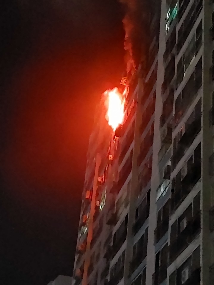 목포서 아파트 화재로 2명 부상…한밤중 대피 소동