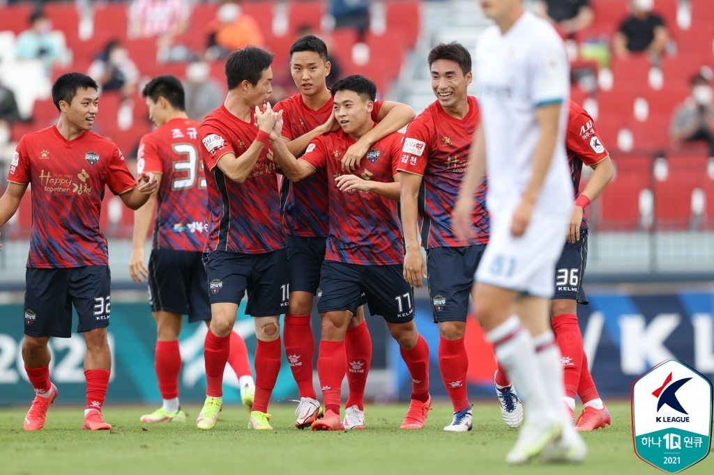 '박지수 헤더 결승골' 김천, 대전 2-1 꺾고 선두 굳히기