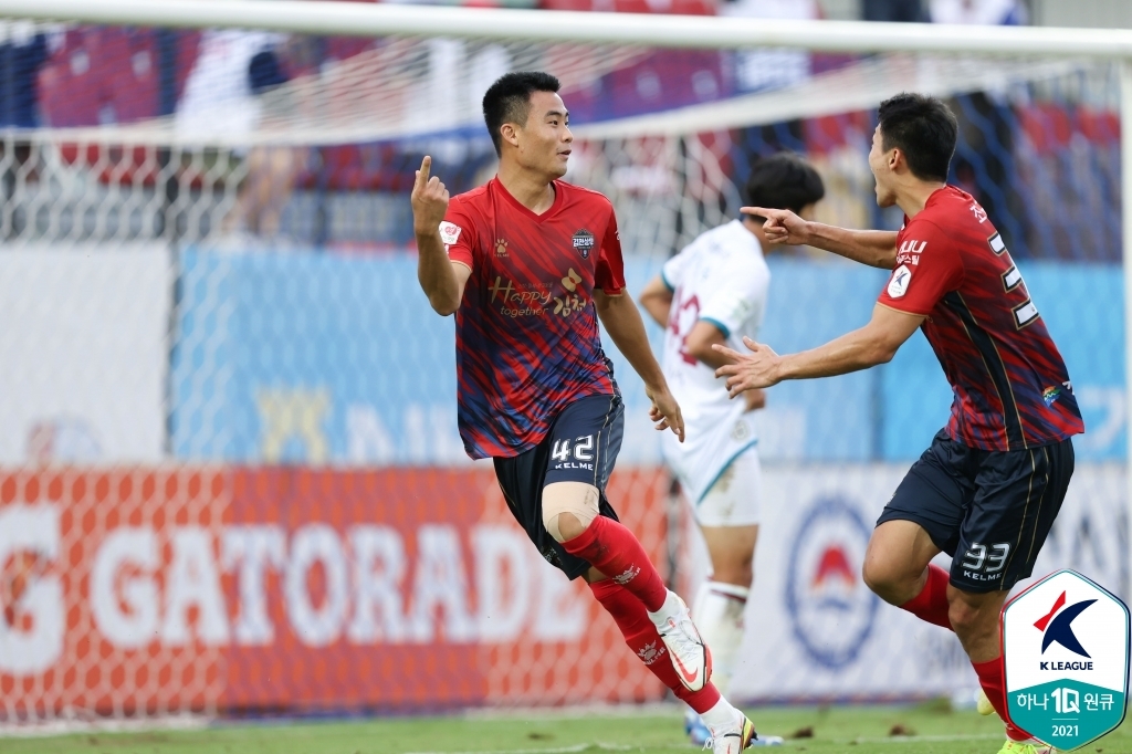 '박지수 헤더 결승골' 김천, 대전 2-1 꺾고 선두 굳히기