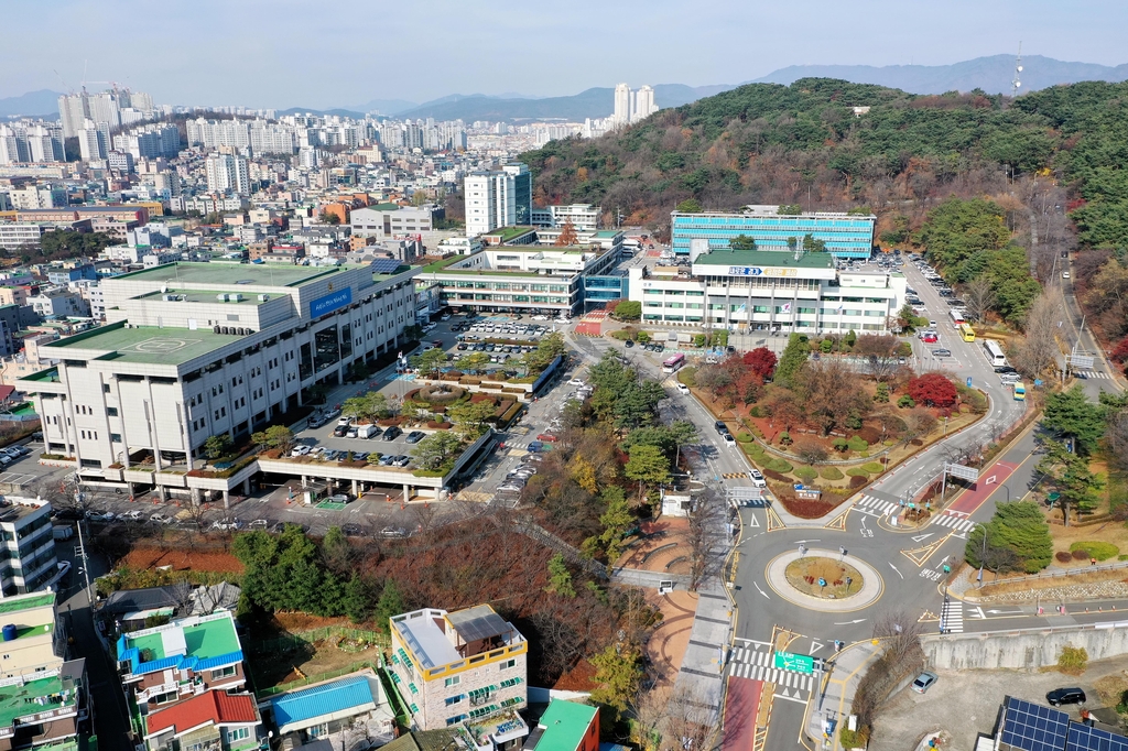 경기도청앞 효원로 '도로 다이어트'로 걷기 편한길 만든다.