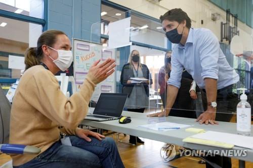 캐나다 트뤼도 총리 "3기 정부 내각도 남녀 동수…내달 출범"