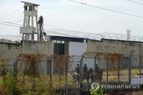 '참수에 수류탄까지' 에콰도르 교도소 폭동 100명이상 숨져(종합)