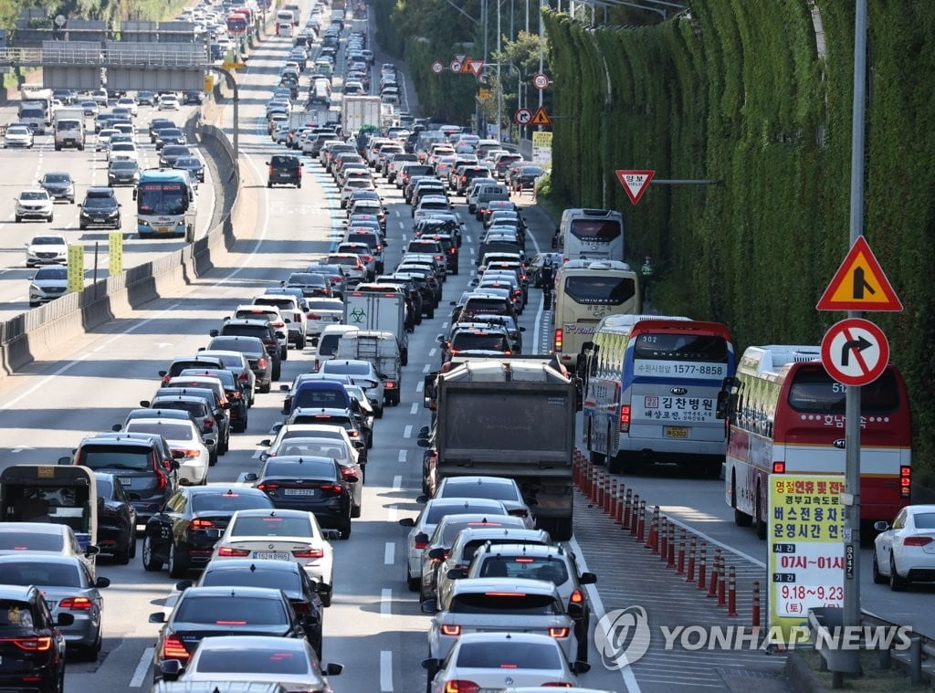 고속도로 꽉 막히네…"오후 6∼7시 절정"