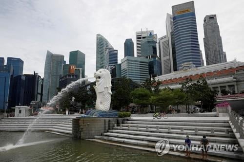 백신 접종률 82% 싱가포르, 신규 확진자 1천명 넘어