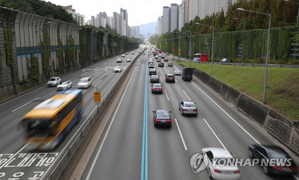 "다시 집으로"…연휴 막바지 귀경 정체, 늦은 밤 해소