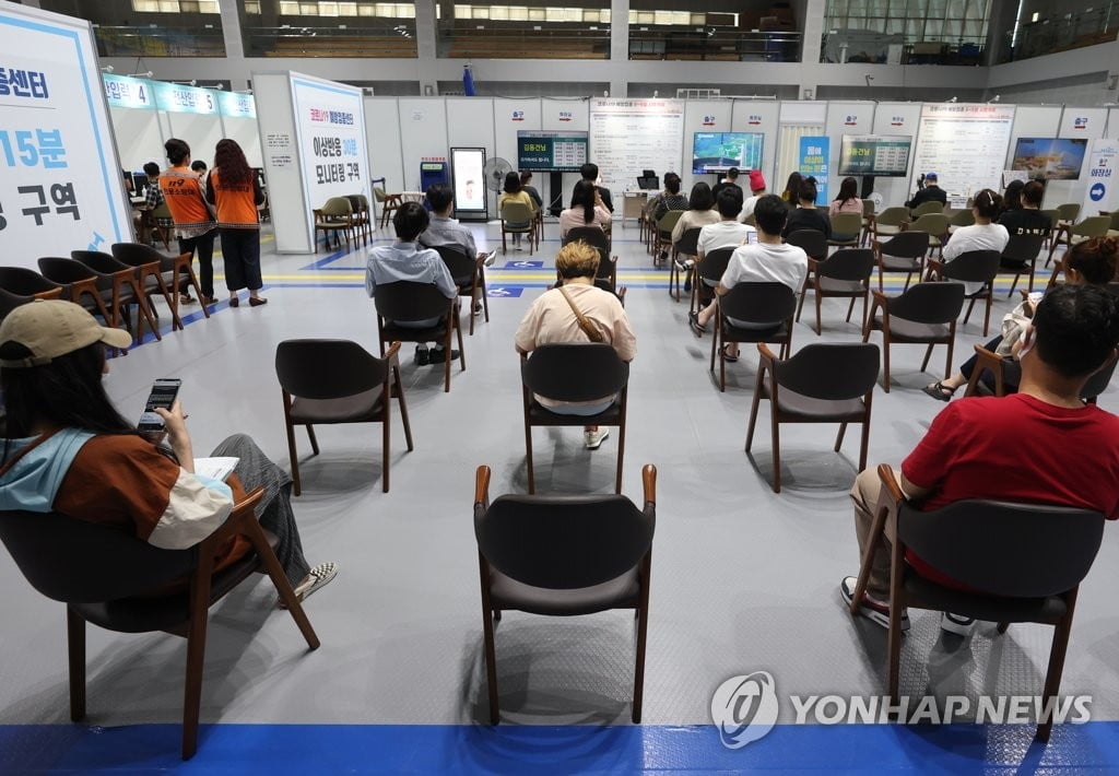 백신 이상반응 신고 사망자 671명…화이자 최다