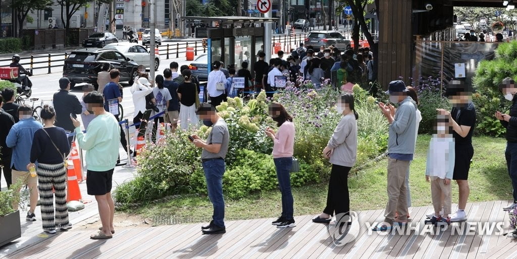 2500명 이상 예상, 대확산 위기…거리두기 재연장 될 듯