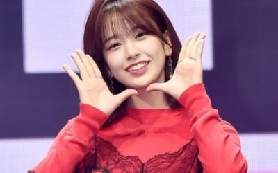 [공식] 아이즈원 출신 안유진, 자가격리 중 코로나19 확진 "발열 증세"