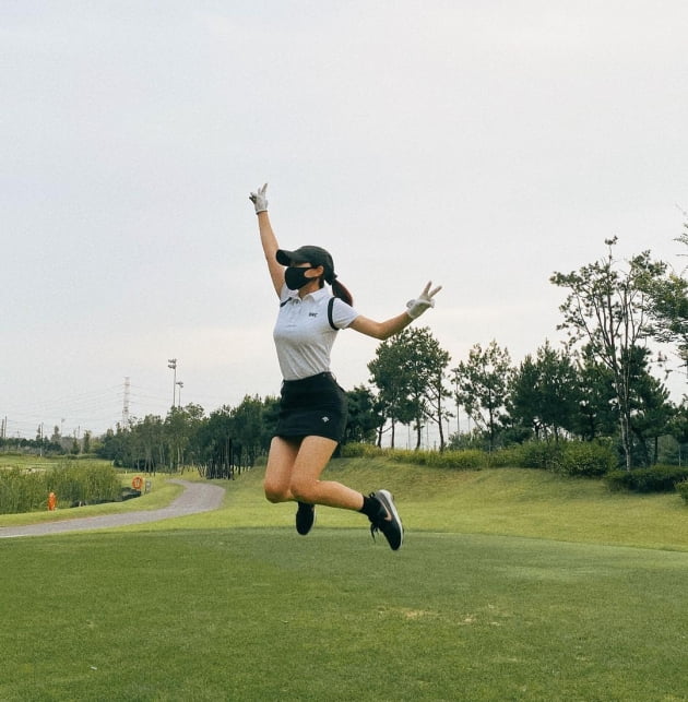 '박성광♥' 이솔이, 10년 다닌 회사 퇴사하고 얼마나 신나면 골프장에서 점프 [TEN★]