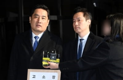 경찰, 가세연 강용석·김세의 체포영장 집행 시도