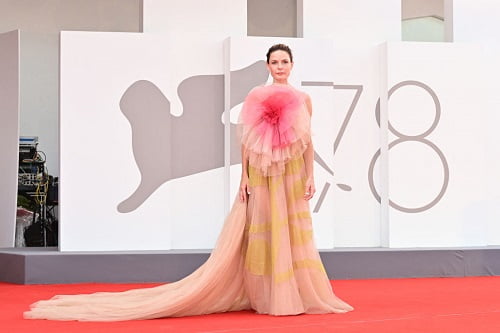 Swedish actress Rebecca Ferguson arrives for the screening of the film "Dune" presented out of competition on September 3, 2021 during the 78th Venice Film Festival at Venice Lido. (Photo by MIGUEL MEDINA / AFP) (Photo by MIGUEL MEDINA/AFP via Getty Images)