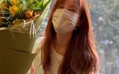 '2살 연상 사업가♥' 양미라, C사 명품백 멘 채 꽃다발에 "설레임" [TEN★]