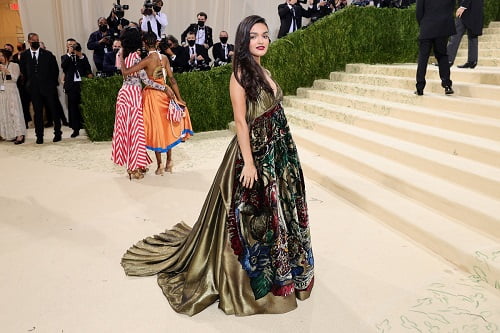 NEW YORK, NEW YORK - SEPTEMBER 13: Rachel Zegler attends The 2021 Met Gala Celebrating In America: A Lexicon Of Fashion at Metropolitan Museum of Art on September 13, 2021 in New York City. (Photo by Theo Wargo/Getty Images)