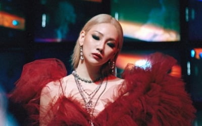 CL, 붉은 드레스+금발로 섹시美 정점