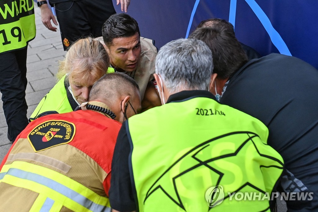 호날두, UCL 맨유 복귀전서 선제골…팀은 1-2 역전패