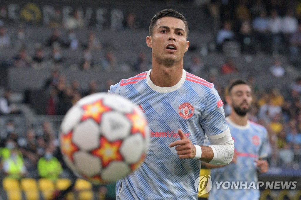 호날두, UCL 맨유 복귀전서 선제골…팀은 1-2 역전패