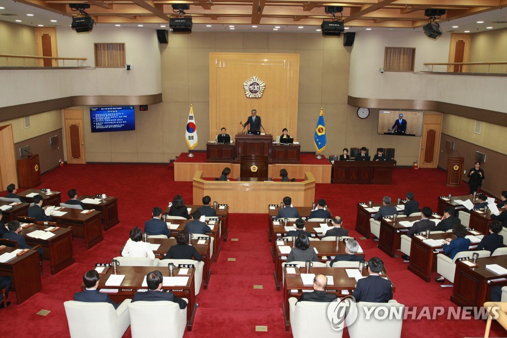 "日 어린이 방위백서 역사왜곡 규탄" 충북도의회 결의안