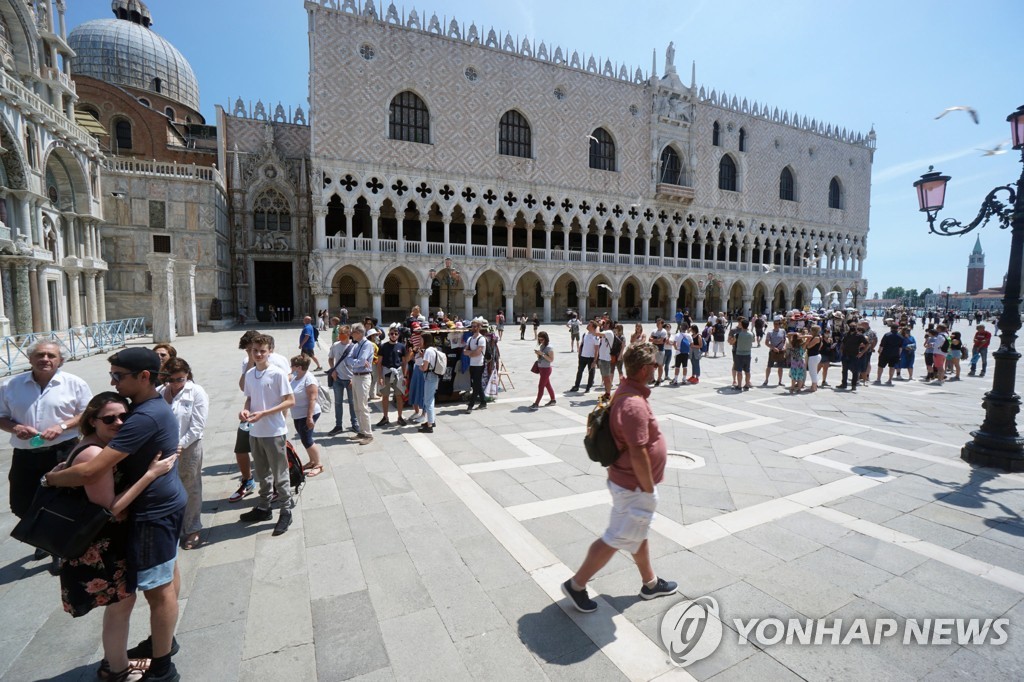 伊 베네치아, 내년부터 관광객 몰리면 출입통제…입장료도 부과