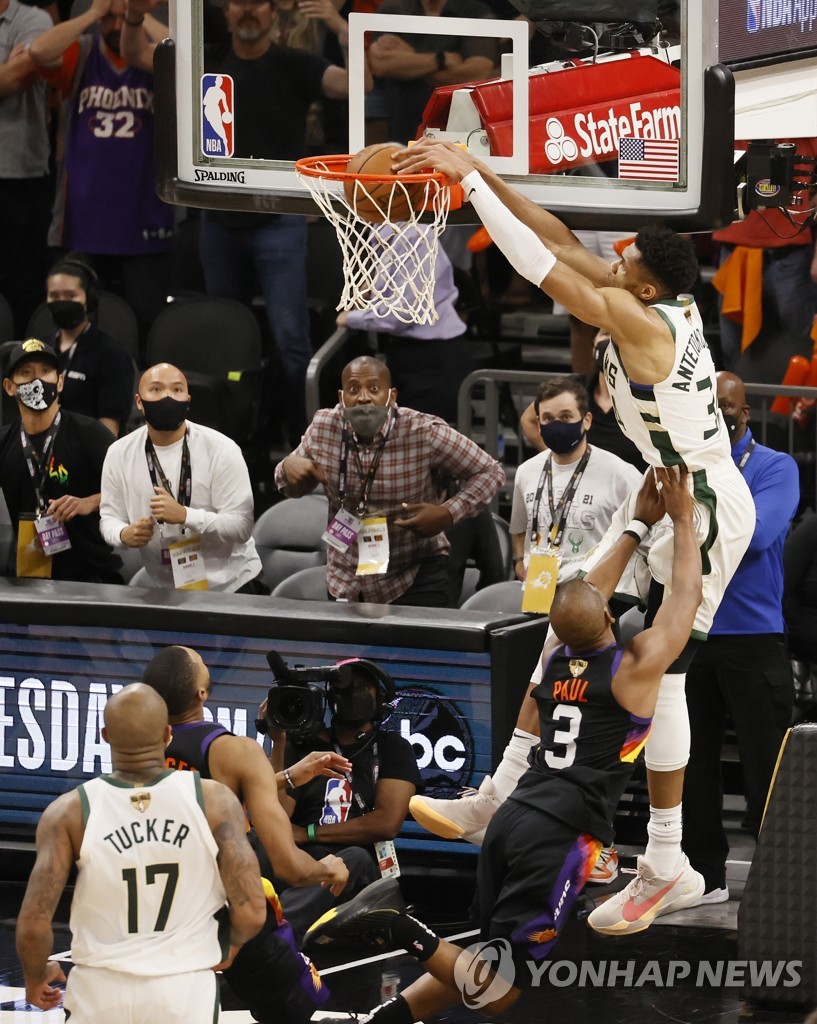 지난 시즌 NBA 최고 명장면은 아데토쿤보의 챔프전 덩크슛