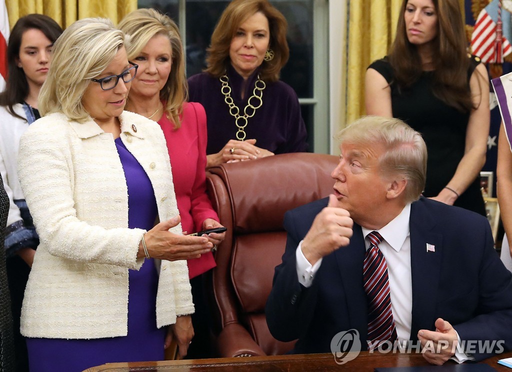 체니가 미운 트럼프 vs 응원 나선 부시…전직 대통령 맞대결