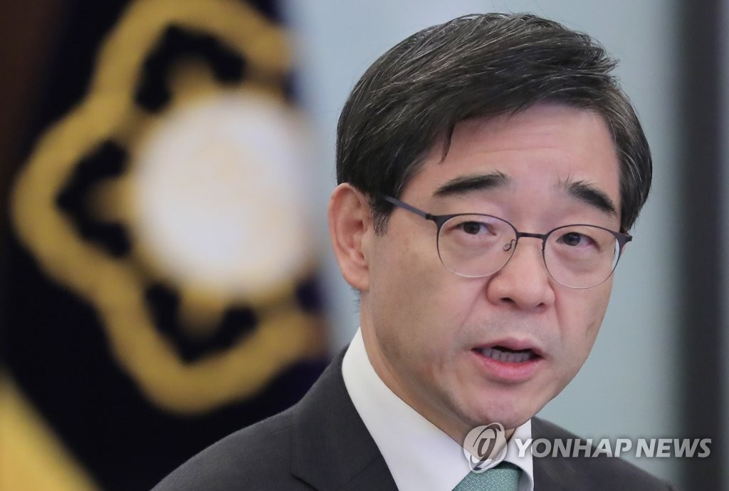 서울중앙지검, '화천대유 고문' 권순일 수사 착수