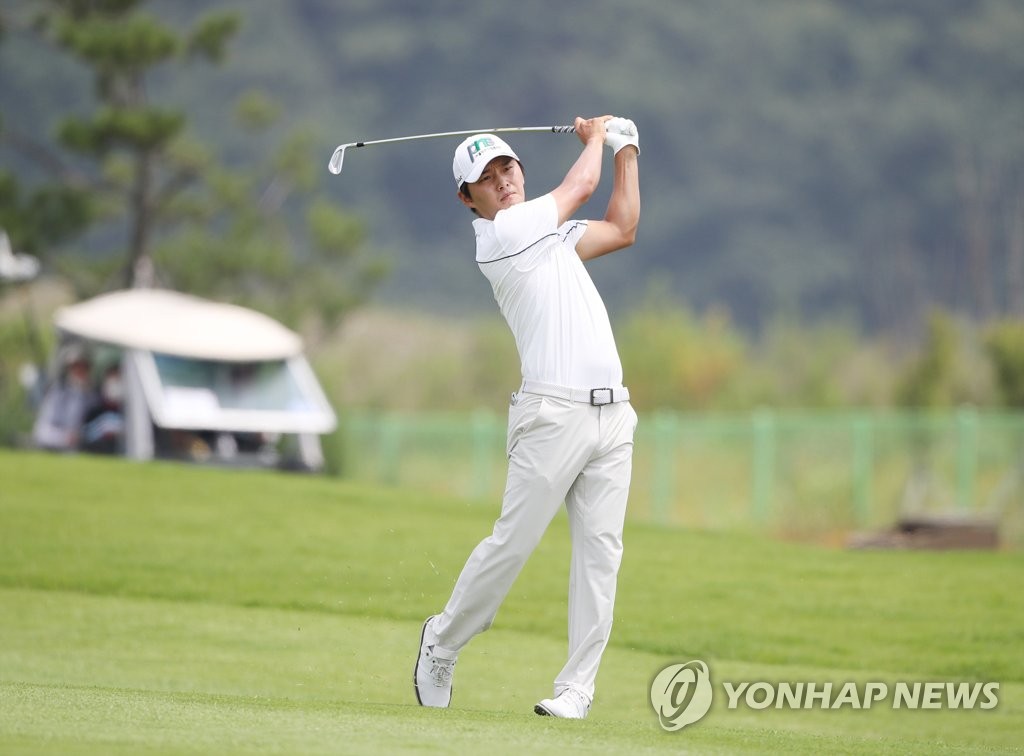 4홀 연속 버디 김영수, 어바인오픈 2R 선두…박상현 1타 차 2위