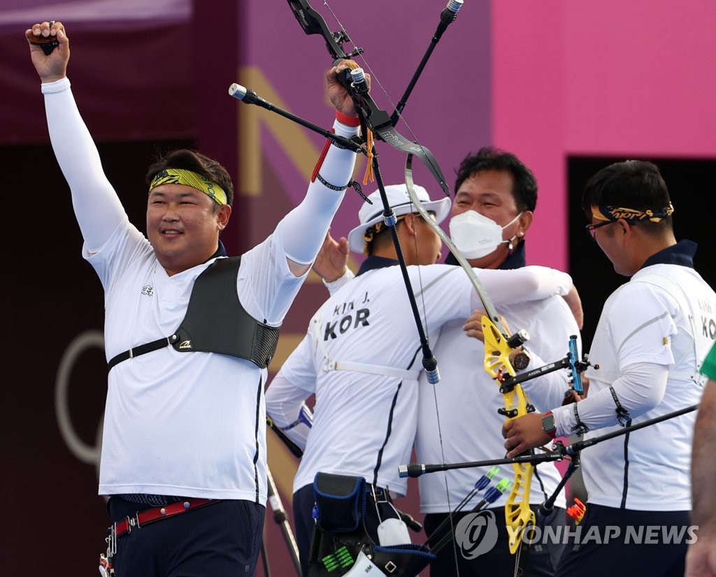 한국 양궁, 세계선수권 단체 전종목 결승행…'깻잎 한장 승부'