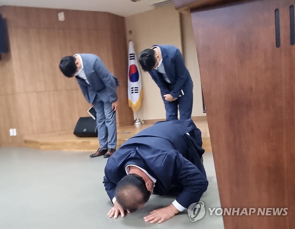 코로나19 집단감염 발생 남창원농협 마트 영업정지 당분간 없다