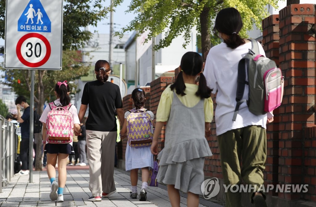 부산 초등학교 2학기 개학…일부 첫날부터 원격수업