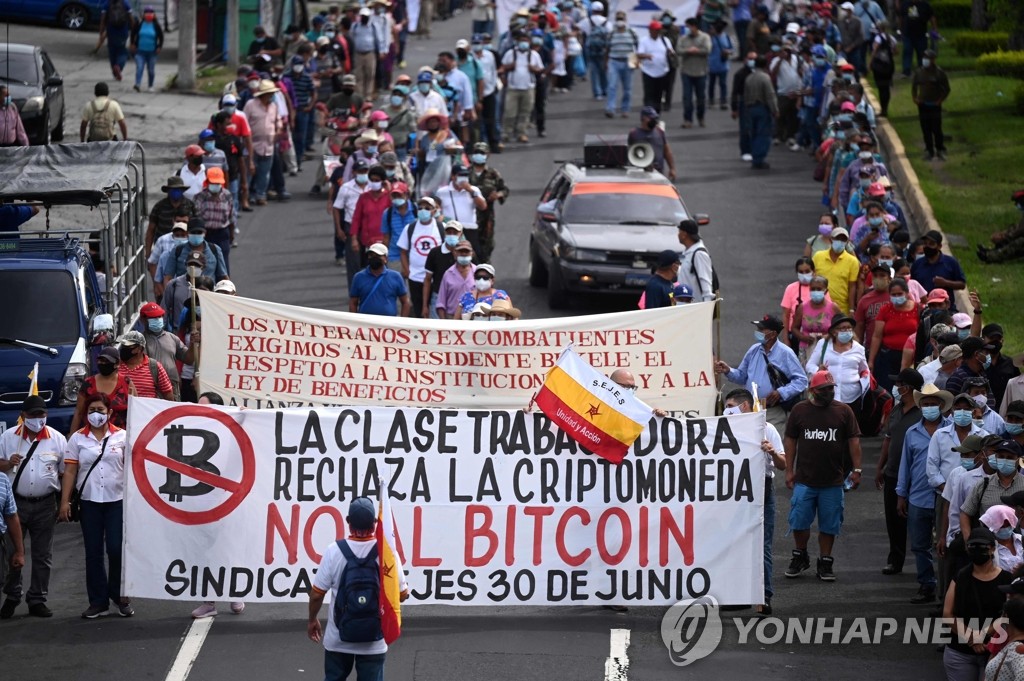 엘살바도르서 비트코인 법정통화 첫날 혼란…1천명 반대시위