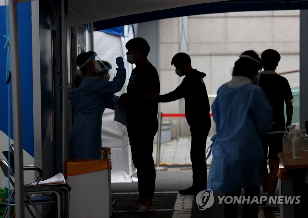 신규확진 1천709명, 59일째 네 자릿수…거리두기 한달 재연장(종합)