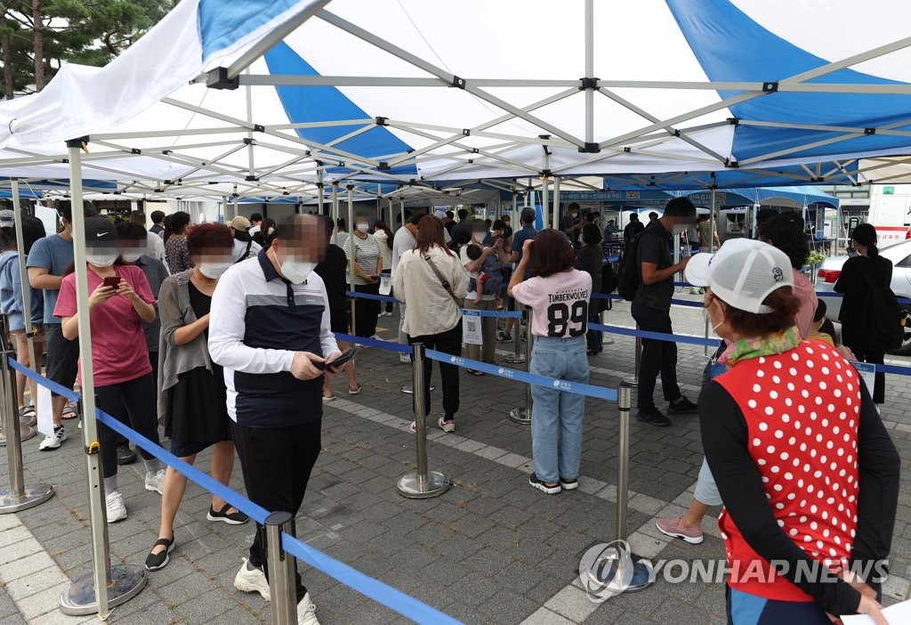 신규확진 1천709명, 59일째 네 자릿수…거리두기 한달 재연장(종합)