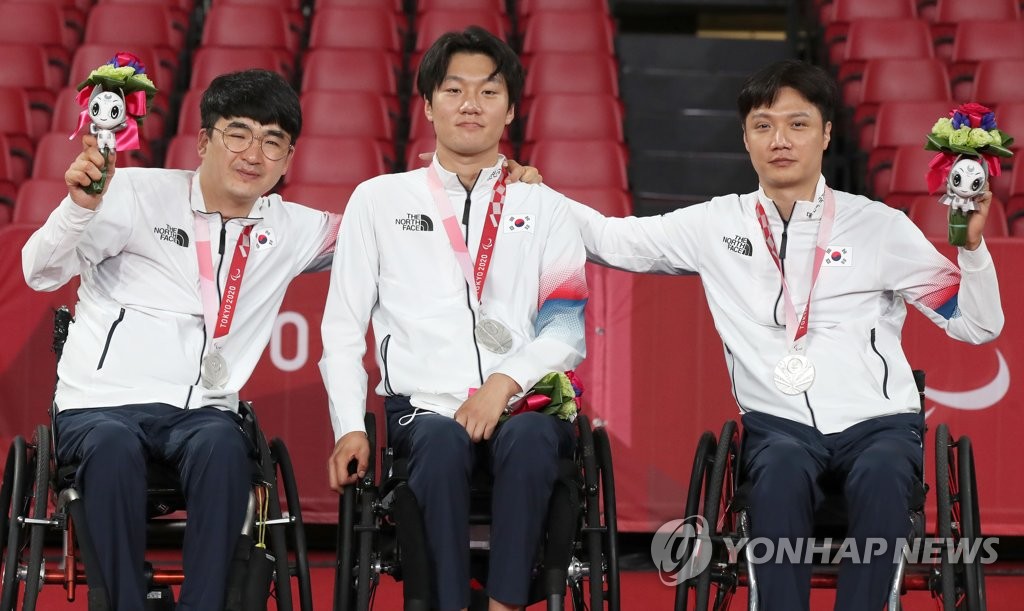 [패럴림픽] '단체전 은메달' 차수용·박진철·김현욱 "파리에선 꼭 금메달"