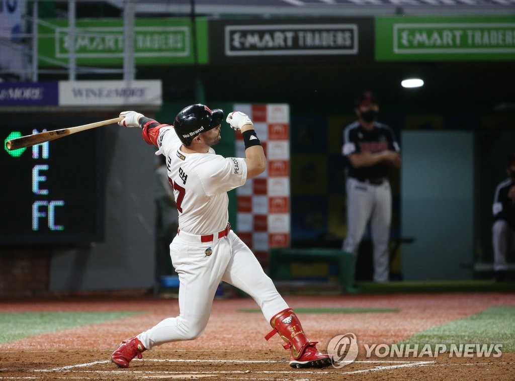 '로맥, 한국 무대 첫 대타 홈런' SSG, 4위 점프…LG는 4연패