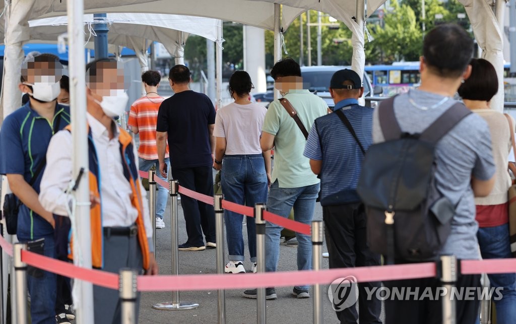 다시 2천명대…전문가 "단기간에 꺾기는 불가능…추석후 악화 우려"(종합)