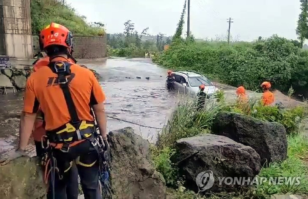 한라산에 사흘 만에 800㎜ 넘는 비…제주 곳곳서 피해