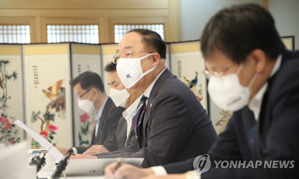 홍남기 "중진공·소진공 대출도 내년 3월까지 상환유예"(종합)