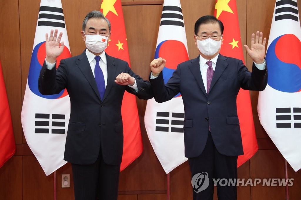중국 왕이 "한반도 정세 갈림길…평화 기대 포기해선 안 돼"