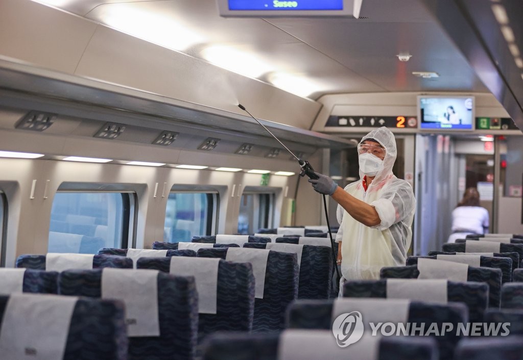 오늘 1천600명 안팎, 추석연휴에도 줄지 않는 확진자…방역 비상