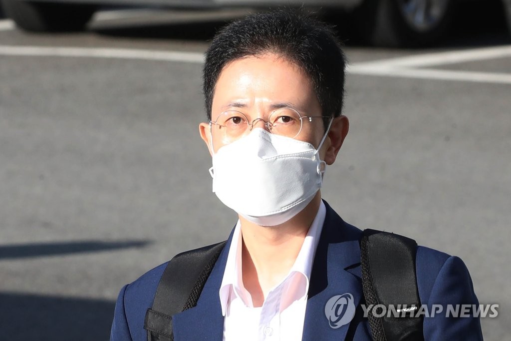 '고발 사주' 의혹 손준성, 윤석열 측근?…공방 가열