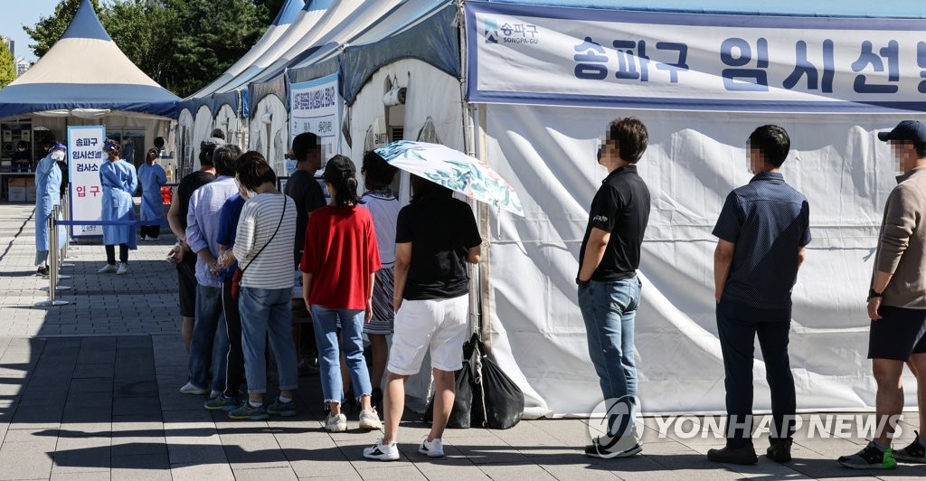 오늘 1천600명 안팎, 추석연휴에도 줄지 않는 확진자…방역 비상