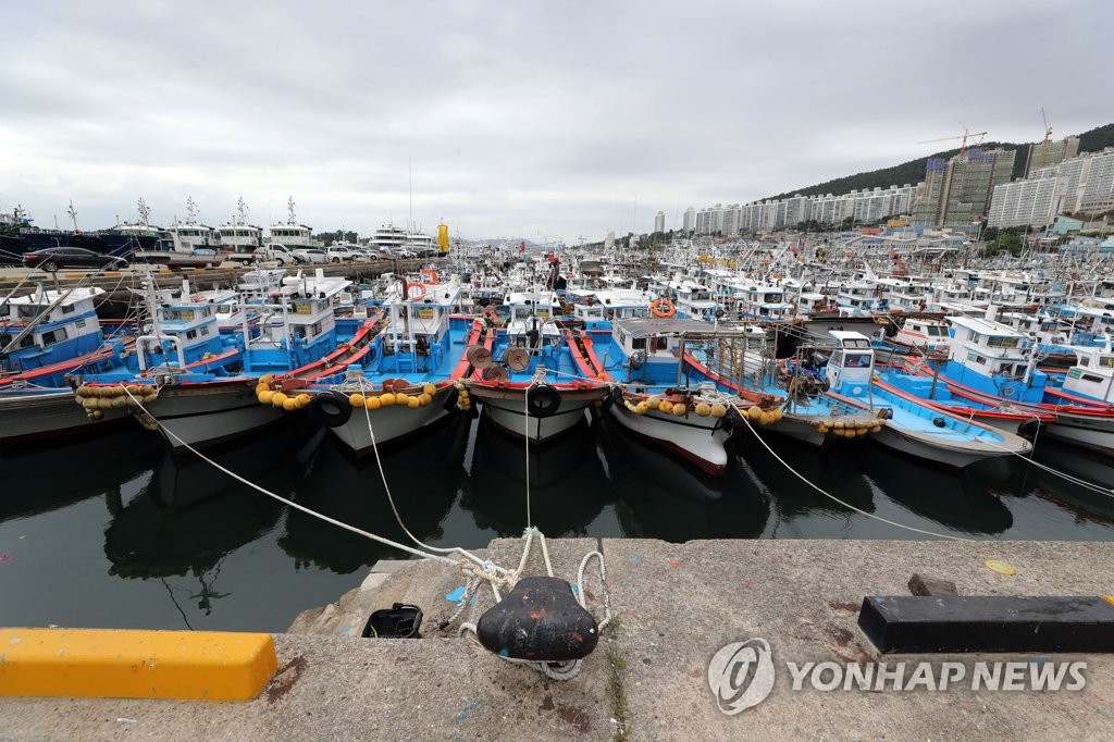 코로나19로 외국인선원 수급 막히자 영세어민 줄폐업