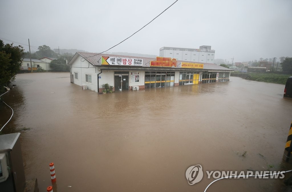 "순식간에 허벅지까지" 제주 다호마을 저지대 상가 침수