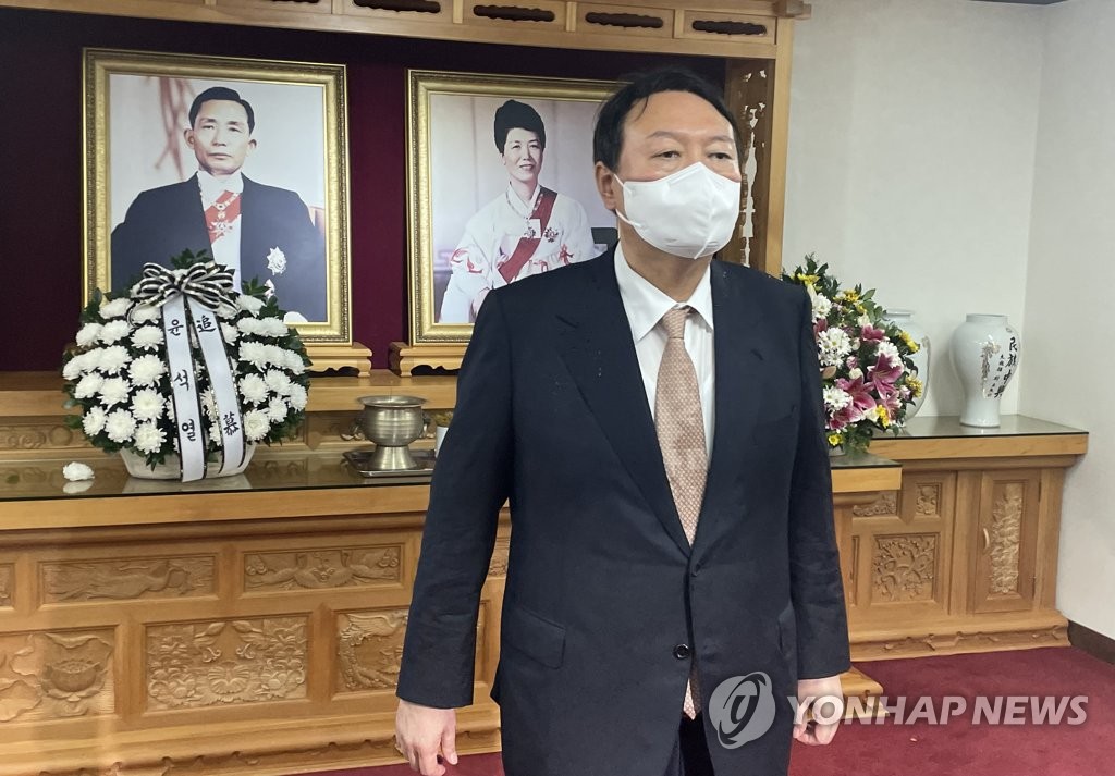 윤석열, 洪 '조국수사 과잉' 반박…"통상적 기준 따랐다"